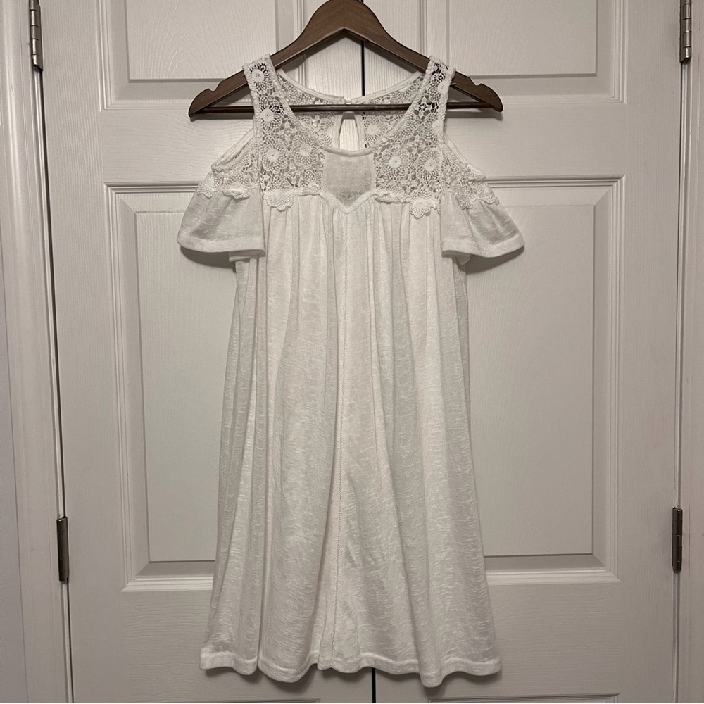 Doe & Rae White Lace Cold Shoulder Flowy Dress Size Small